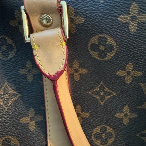 (Faux) Louis Vuitton Beige and Dark Brown Monogram Travel Bag - Picture 8 of 10